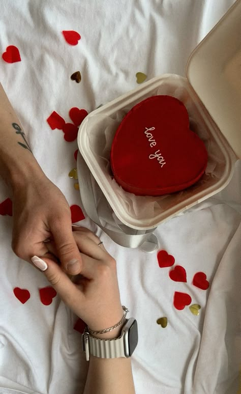 The Ultimate Valentine’s Day Fragrance Guide for Him: 10 Luxurious Scents He’ll Love